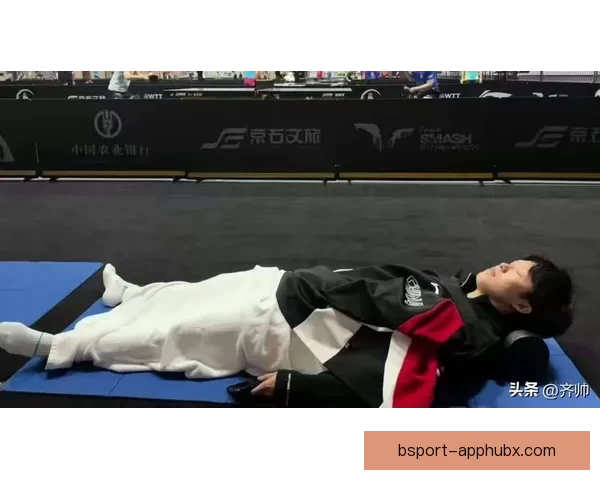 王楚钦累倒双手撑地感言观众托举自己全力拼搏再度冲击荣耀